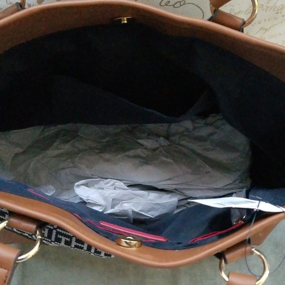 Tommy Hilfiger Tote - Picture 3 of 3